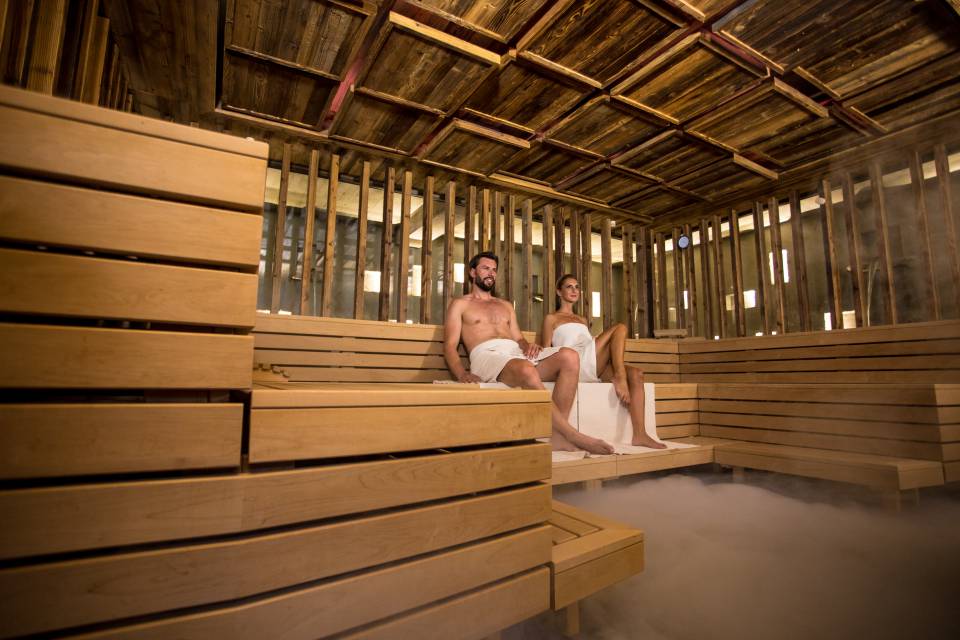 Prima si suda e poi si fanno i trattamenti: Prima la sauna, poi la spa - Andreus Resorts