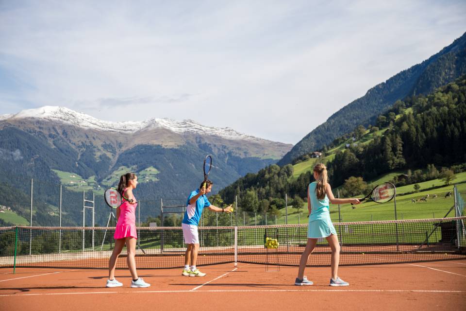 NOVITÀ: 1 campo da padel al tennis hotel Sonnenalm - Andreus Resorts